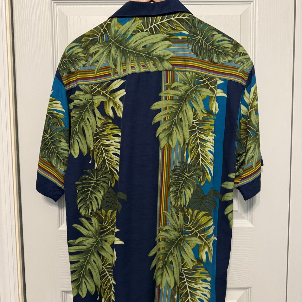 Tommy Bahama Men's Shirt - Picture 2 of 3